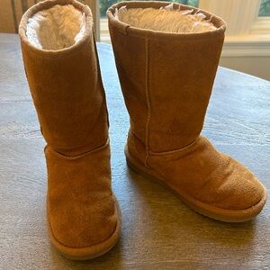 Kids kookaburra Uggs size 12 little kids, good condition